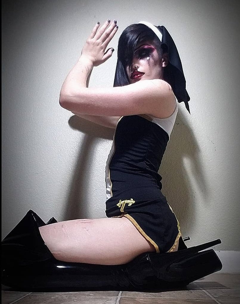 _helldrake_'s tweet photo. Bringing this costume back and better tomorrow and I'm so fuckin ready hehehehe let's get slutty, nuns!! Pick from like three years ago now damn https://t.co/22ARo8vmS4