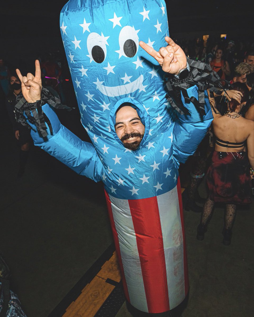 🙌🏽 Throw those hands up in the air - It's finally FREAKY DEAKY WEEK! The spooktacular festivities are about to begin, and we can't wait to celebrate with you all! 👻
