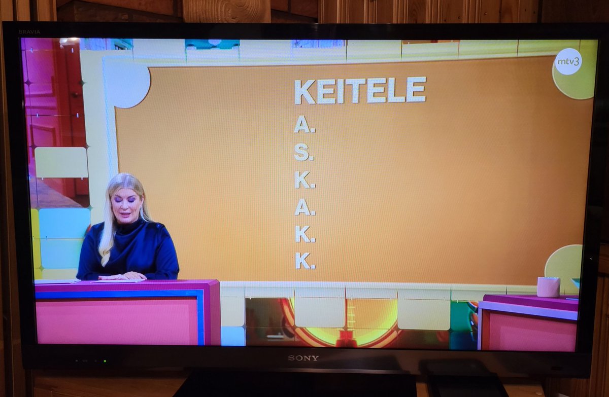 Sormulanmummo's tweet image. Miten se menikään? #Keitele on #kunta keskellä Suomea, tehän tiesitte😀! Ja ajaton #slogan. @MTVViihde