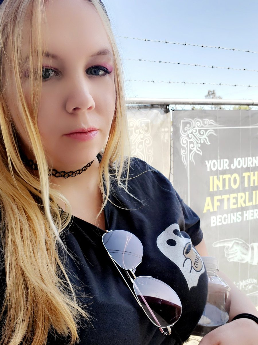 Waiting to enter <a href="/Zak_Bagans/">Zak Bagans 🧛🏻‍♂️</a> <a href="/hauntedmuseum/">Zak Bagans' The Haunted Museum</a>  #spookyseason