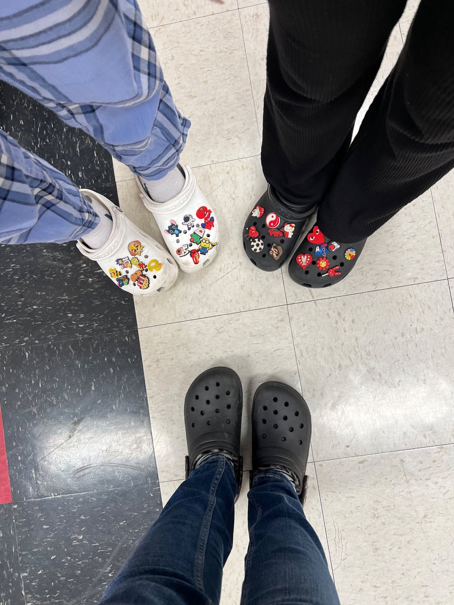 Leunig_Edu's tweet photo. At CMS, we celebrate National Crocs Day! 

#middleschool #boundbrook #cmsknights https://t.co/GMAJPf1dUp