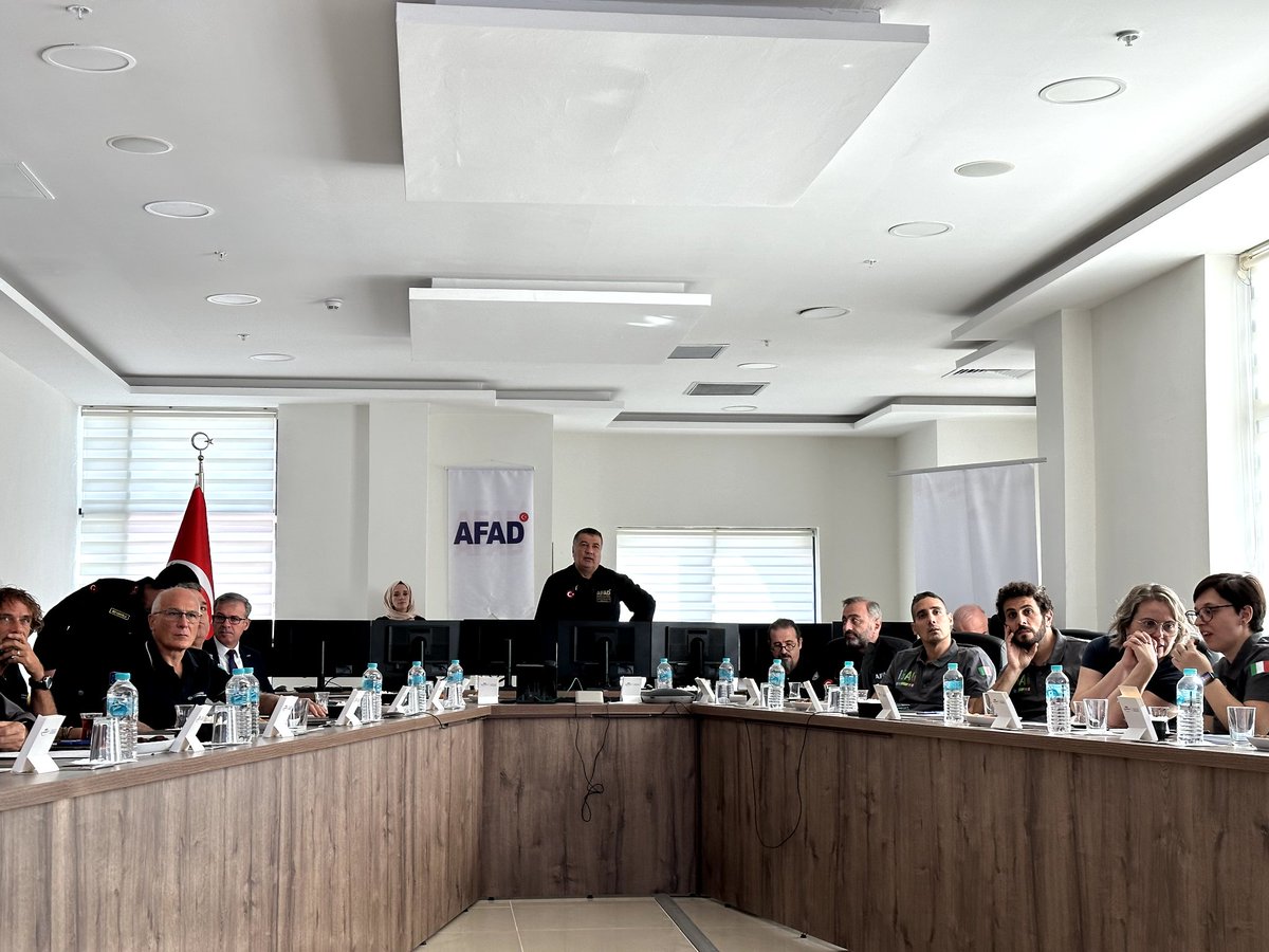 DepremDairesi's tweet photo. Bir deprem sonrasında ilgili kurumlarının katılımlarıyla yer bilimsel  çalışılmalara katkı vermek amacıyla kurulan ve ülkemizin de içinde yer aldığı  Avrupa Deprem Jeolojisi Çalışma Grubu (EuQuaGe), ilk saha çalışması  tatbikatını 23-28 Ekim 2023 tarihleri arasında 4 farklı ülkeden 20 araştırmacının katılımıyla gerçekleştirmek üzere Çardak Fayı Malatya’da başladı.
@AFADBaskanlik @ingv_president @cnr_igag @malatyaafad44