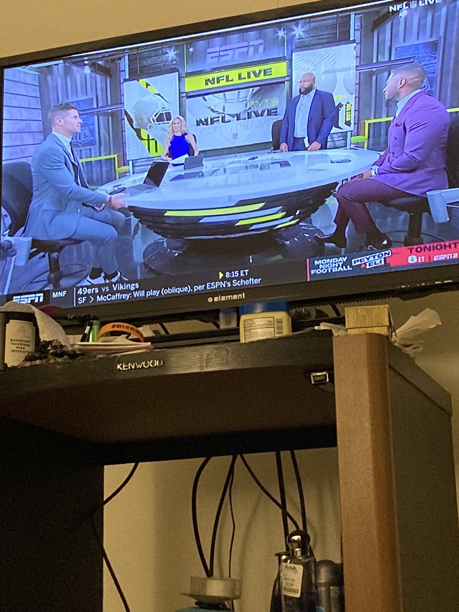 DeQuonDeWonK's tweet photo. Heyy wuddup everybody howโs everybody doing watching my favorite show on tv ๐บ #NFL #NFLLive #ESPNNFLLive @espn @ESPNNFL with Host L-Boogie @LauraRutledge ๐๐๐๐ and the squad, the team the boys,the brothers @mspears96 @Realrclark25 @danorlovsky7 โ๐พโ๐พโ๐พ๐๐พ๐๐พ๐๐พ๐๐พ๐ช๐พ๐ช๐พ๐ช๐พ๐ช๐พ https://t.co/bgxPmylBSg