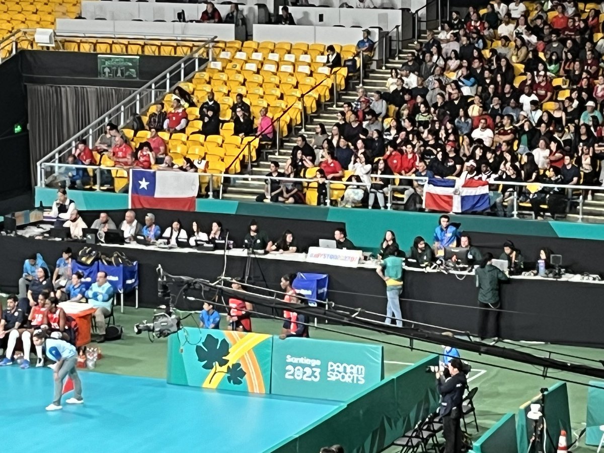 jaroacl's tweet image. #heystgo2023dj  disfrutando la música y buen ambiente en Movistar Arena. Muy buenos los animadores de esta fiesta!!!! #Panamericanos2023