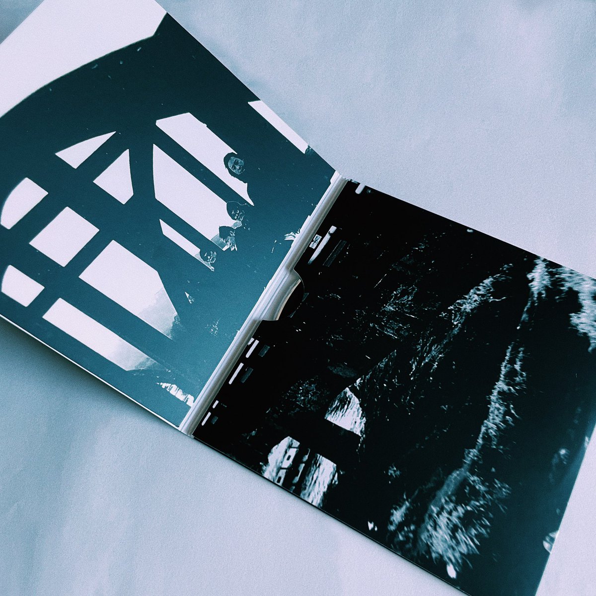 mon_1995_'s tweet image. 幻政賢の野望と滅亡
LIVE DVDのデザインをしました。

#幻政賢の野望と滅亡 #jacketdesign
 #design #graphicdesign