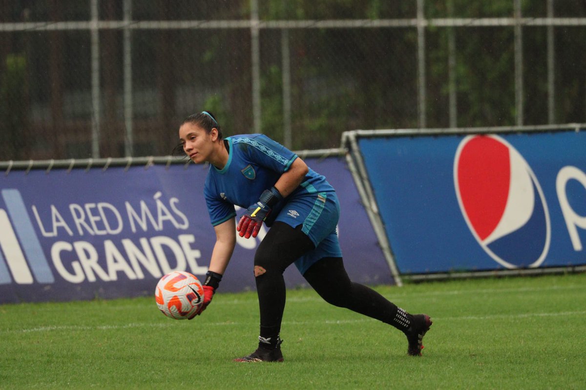 ¡ENFOCADAS EN LA CLASIFICATORIA!

La #SeleMayor enfocadas en el Clasificatorio para Copa Oro W. ⚽️💪🇬🇹💙 #VamosGuate #VamosChicas