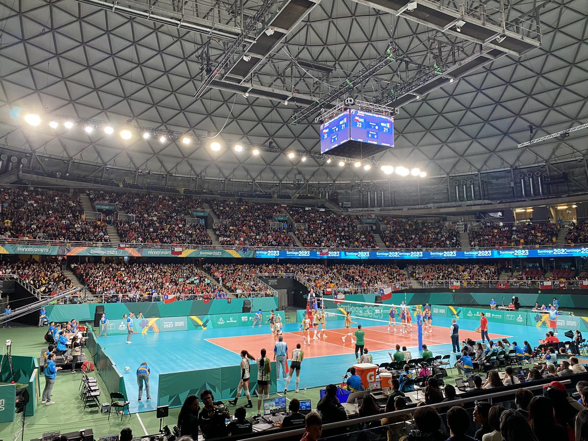 Cabritofe's tweet photo. Lunes, 20:30 horas, Arena Movistar lleno para ver un Chile vs Mexico de Voley Femenino 👏 #Santiago2023 #Panamericanos2023 https://t.co/3ra1OkmyPm