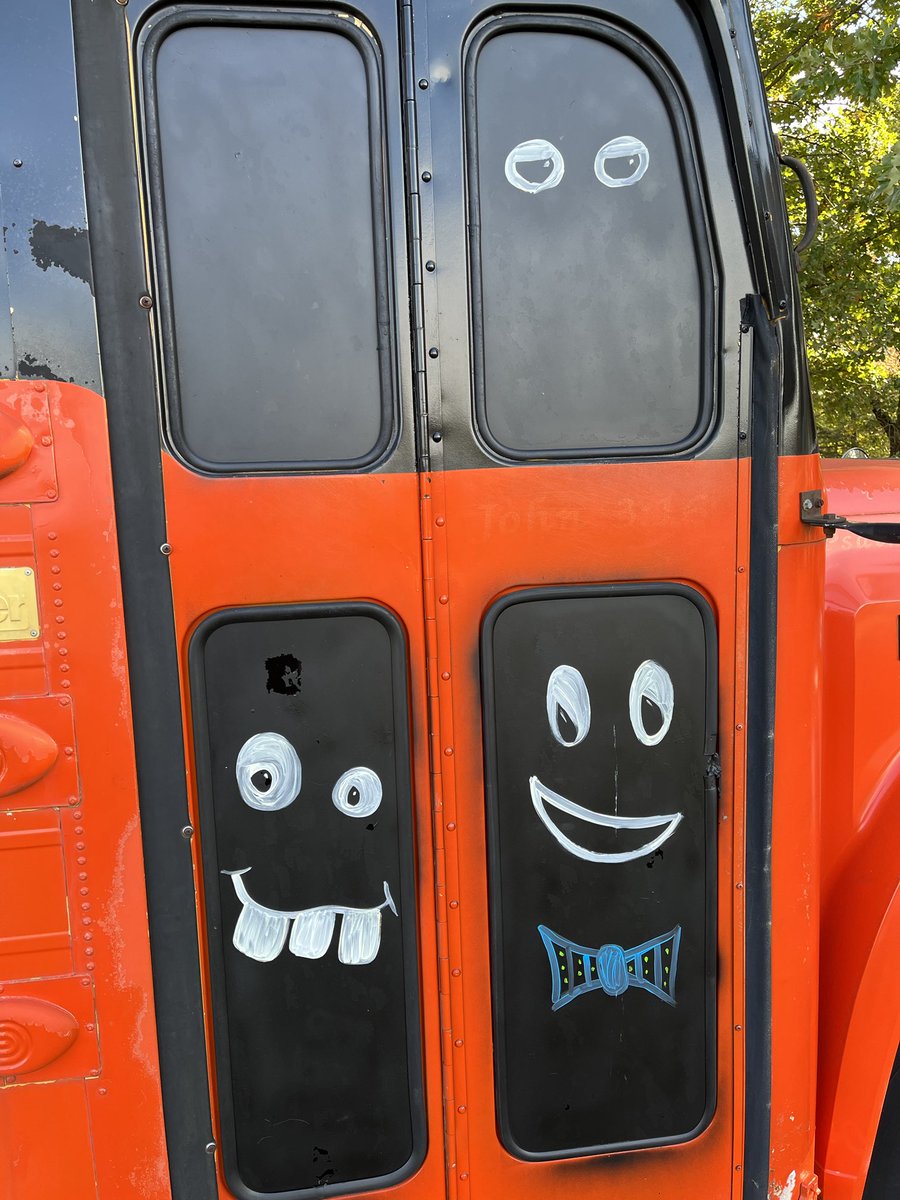 SunsetMountainN's tweet photo. Artwork on the #Jesusbus https://t.co/84WHY5rwGc