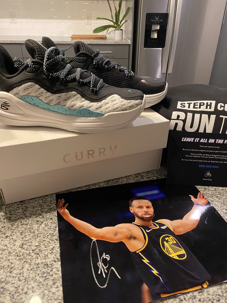 TheSommerset's tweet photo. Mind blown. 🥹 I love them so much thank you!! @StephenCurry30 https://t.co/v1RzIg1sGL