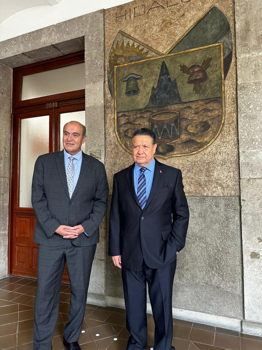 natycastrejonv's tweet photo. En #Hidalgo queremos que niñas, niños, adolescentes y jóvenes desarrollen su máximo potencial a través de la educación. 

Acompañé al gobernador @juliomenchaca_ a la reunión con la titular de la @SEP_mx la Mta @Letamaya y el Oficial Mayor Lic #OscarFlores con quien trabajamos en conjunto para fortalecer la educación en #Hidalgo y proporcionar herramientas que promuevan un aprendizaje de calidad.

#PrimeroLaEducación 
#ConEducaciónHayTransformación
#NatyCastrejón