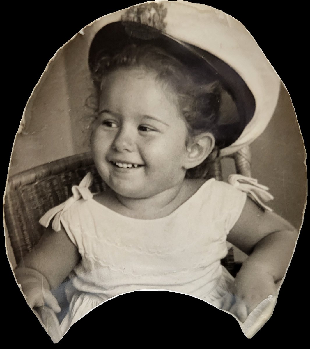 YoyiRoots4Hoops's tweet image. Ships Ahoy ⚓️!!
Papi and Ninina, ca. 1956-57!
#Papi was a #Captain in the #CubanNavy.  #Ninina loved to borrow #Papis hat 😁!!