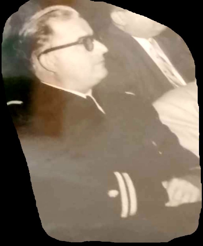 YoyiRoots4Hoops's tweet image. Ships Ahoy ⚓️!!
Papi and Ninina, ca. 1956-57!
#Papi was a #Captain in the #CubanNavy.  #Ninina loved to borrow #Papis hat 😁!!