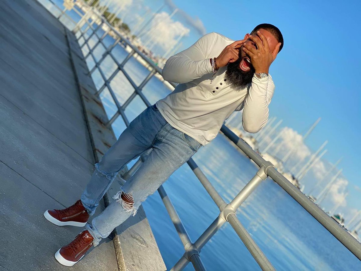 I can’t hear 🙉 what these haters are saying. 
I can’t see 🙈 what these haters are doing.

I’m just out here screaming for everyone’s GREATNESS‼️🗣️💪🏽