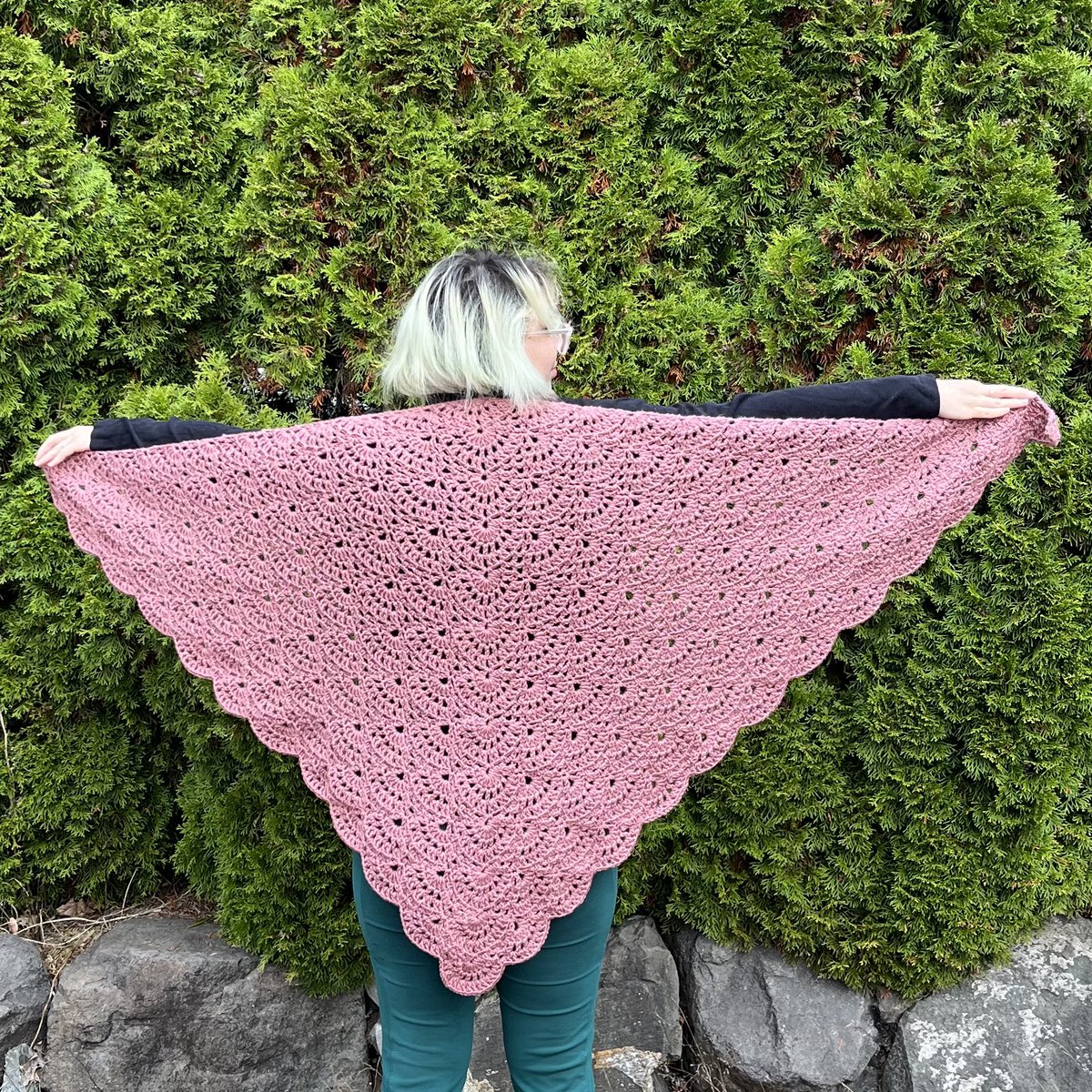 satomi_dogwood's tweet photo. #三角スカーフ
#trianglescarf
#かぎ針編み
#crochet https://t.co/x7hY5C2HMs