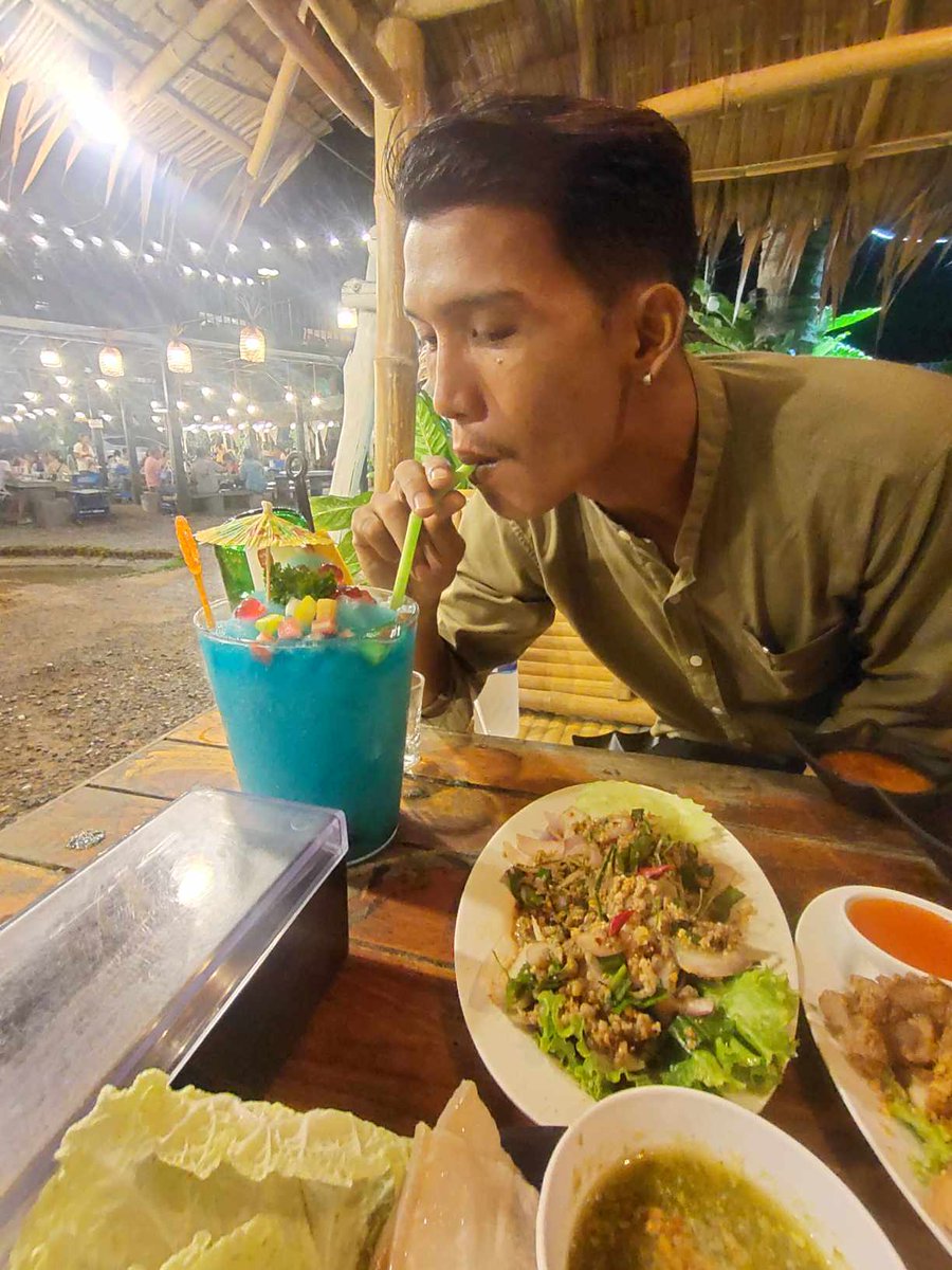 SathitChay's tweet photo. ปีนี้เสียอะไรไปเยอะมาก ยังไม่เสียแค่ตัว🥹🫣🤣🤣🤣🤣
#ชุมพร #หาเพิ่ลคุยชุมพร https://t.co/mOIW8Rbvqf