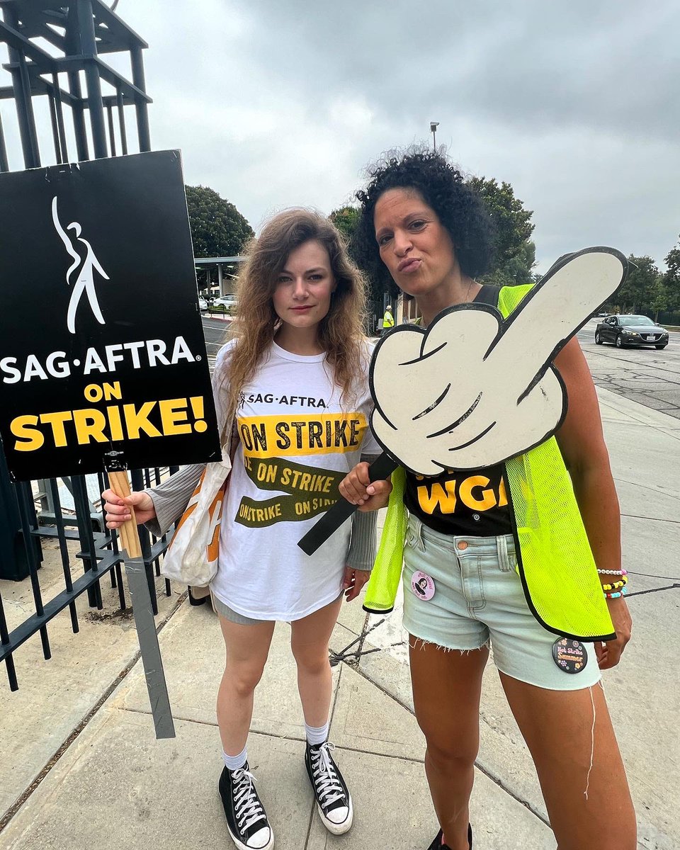 ShannonMCorbett's tweet photo. Day 102 🪧✊
#sagonstrike #sagaftrastrong #sagaftrastrike #solidarity #fairwages #WGAStrong #sagaftra #sagstrong #WGAStrong #sagaftrasupportswga https://t.co/1rVUwwpI5i
