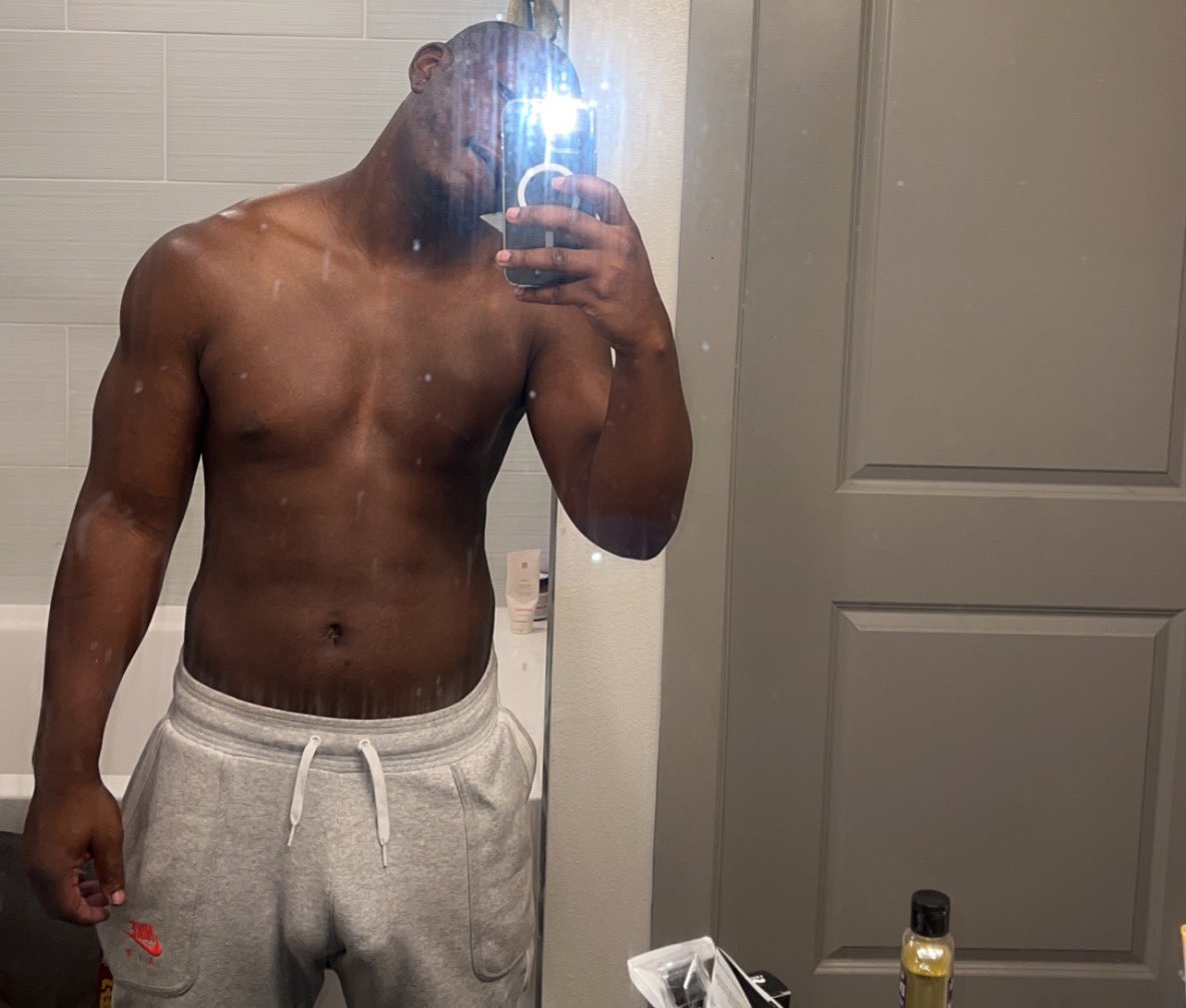 cbeezy_'s tweet photo. You….but faceless https://t.co/hqPsS9UBXq
