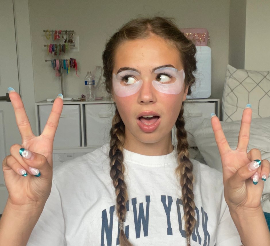We LOVE seeing your #EYEconic selfies with our NEW Peace Out Retinol Eye Lift Patches 😍💕 @sunr1se..grwm

Be sure to tag #EyeconicRoutine in all your amazing content! 💕