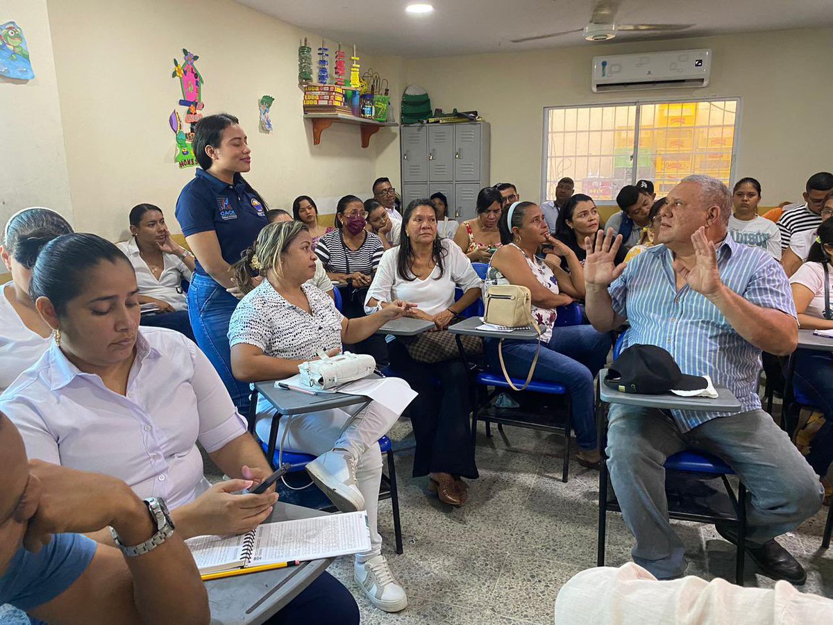 GaceUnimagdaln's tweet photo. La @alcaldiacienaga a través de la Universidad del Magdalena mediante la @VEXUnimagdalena con el grupo #GACE- ejecuta un programa de formación dirigido a docentes👩‍🏫🧑‍🏫 enfocado en el fortalecimiento de las competencias comunicativas 🗣️🗯️en los procesos de enseñanza y aprendizaje https://t.co/MkWcKoqGjZ