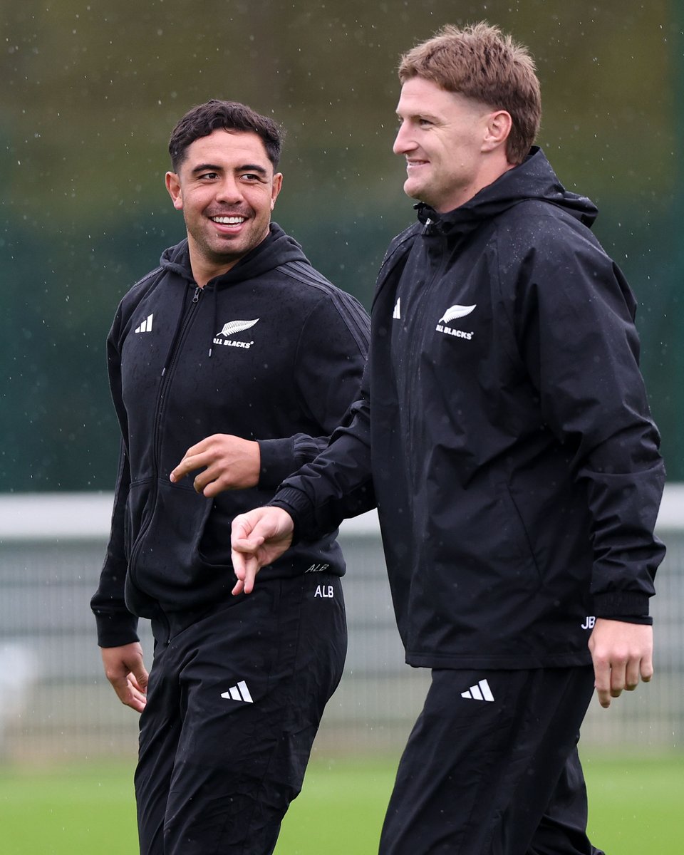 AllBlacks's tweet photo. Rain, hail or shine ☔️

#AllBlacks https://t.co/T2Tt3ABdID