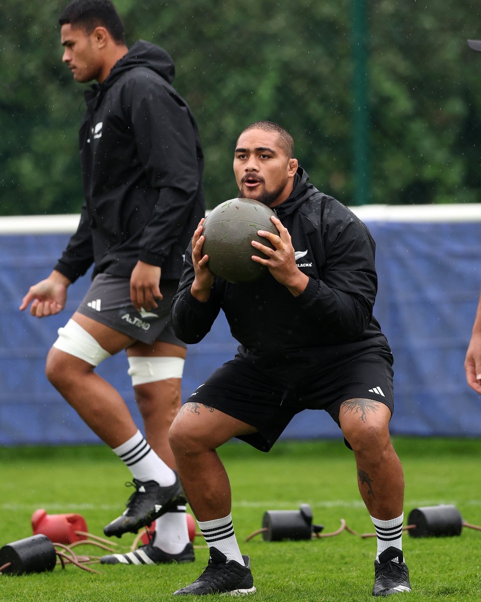 AllBlacks's tweet photo. Rain, hail or shine ☔️

#AllBlacks https://t.co/T2Tt3ABdID