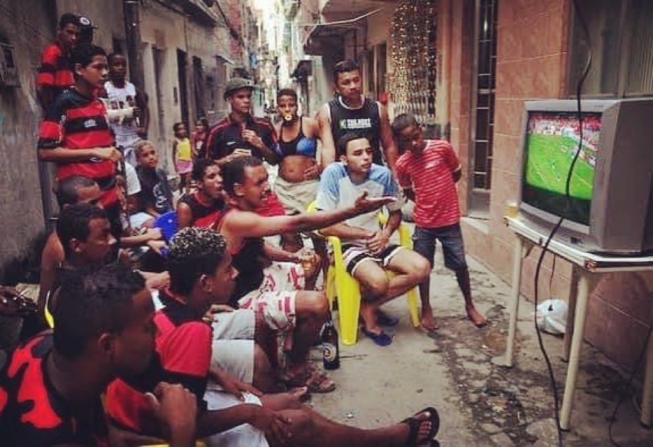UrubuTT_'s tweet photo. O Flamengo é do povão!

Que foto! 😍❤️🖤 https://t.co/K9x50JVGN9