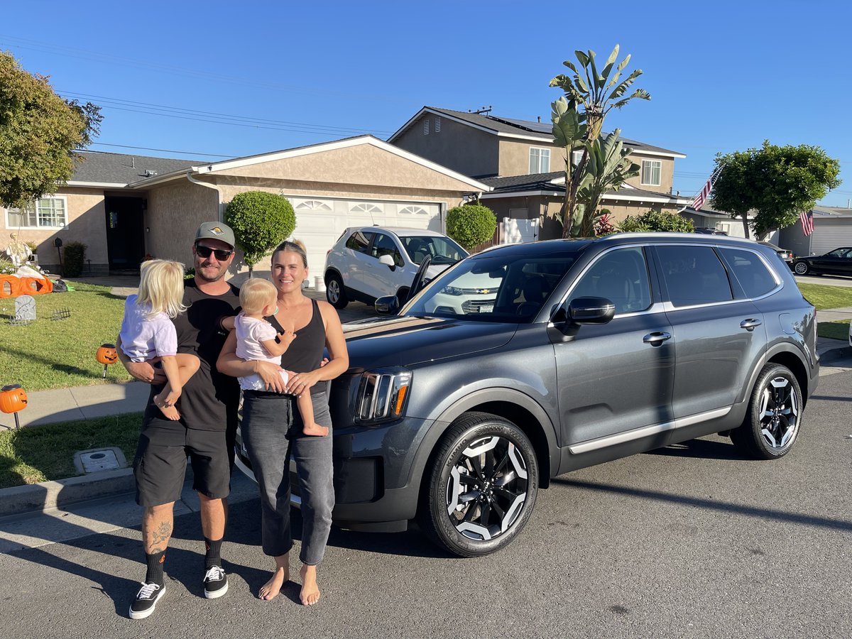 Special home delivery for Cody and his Family🤩 They purchased a 2024 Kia Telluride with Daniel Nunez!👏