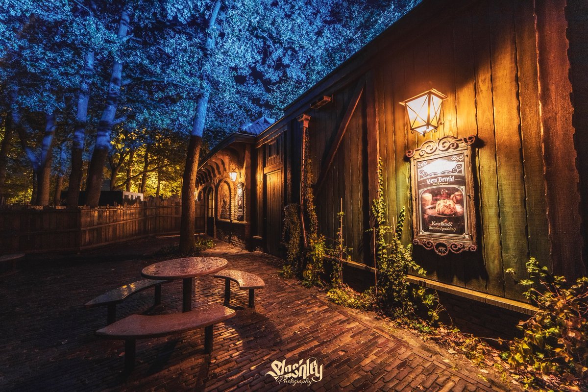 Slashley666's tweet photo. In Den Swarte Nacht... uh.. Kat 🐈‍⬛😅

#Efteling #DanseMacabre #InDenSwarteKat https://t.co/Kxd66xxHRp