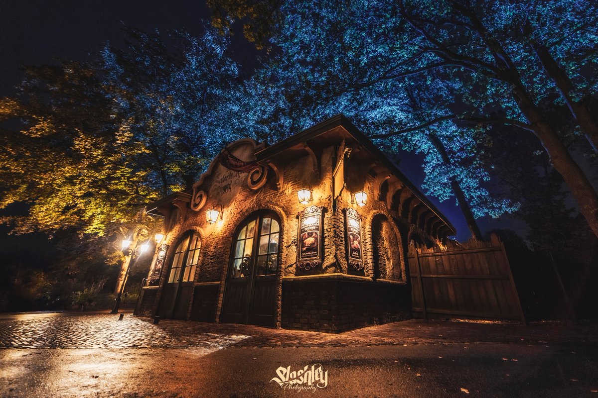 Slashley666's tweet photo. In Den Swarte Nacht... uh.. Kat 🐈‍⬛😅

#Efteling #DanseMacabre #InDenSwarteKat https://t.co/Kxd66xxHRp