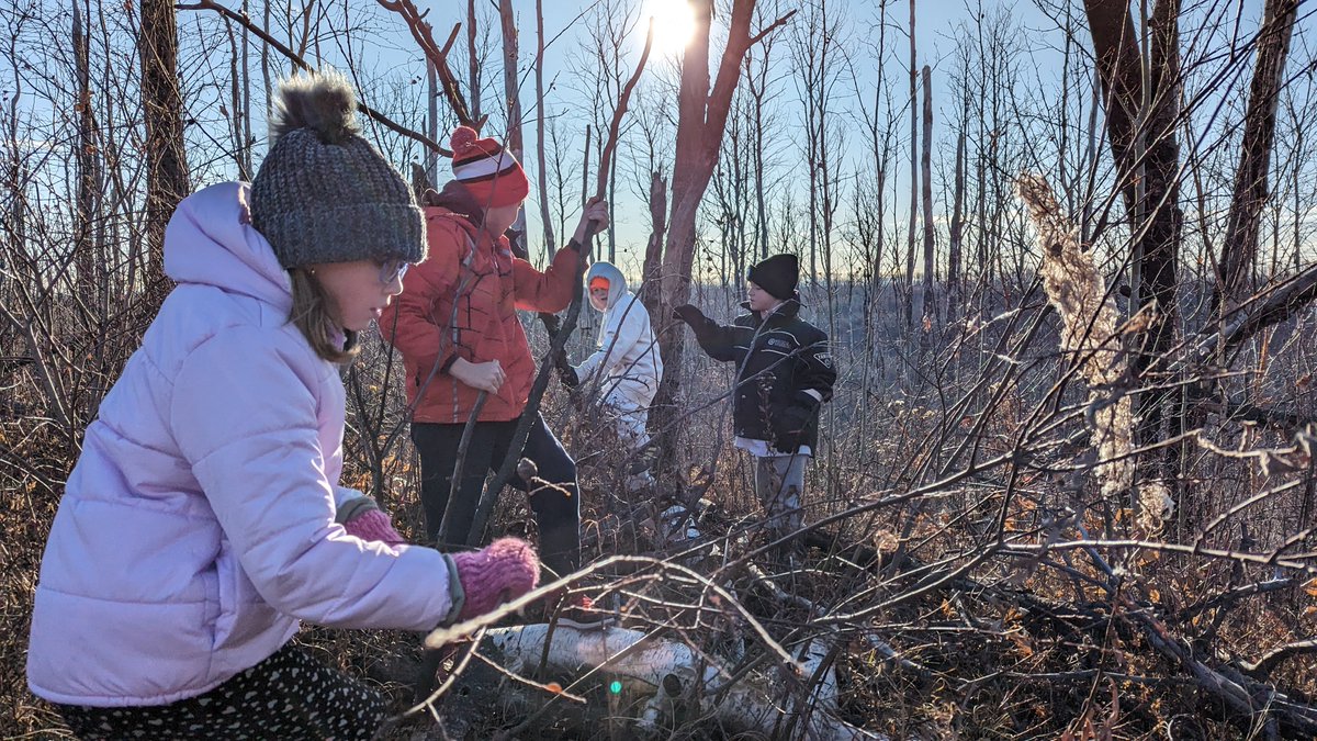 Take Me Outside Club is back at <a href="/BeaconhillFMPSD/">Beacon Hill School</a>! We're excited to welcome 25 friends for the Fall Session starting with nature art and a walk to see our favourite little natural playspace near the school. <a href="/GEOEC/">GEOEC</a> <a href="/GreenSceneFMPSD/">Green Scene FMPSD</a> <a href="/takemeoutside/">Take Me Outside</a>