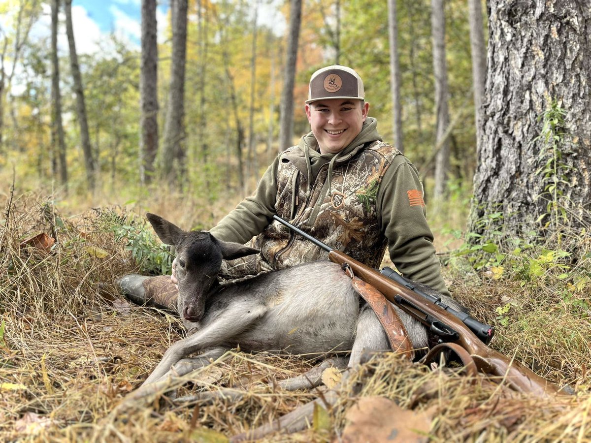 paboyzoutdoors1's tweet photo. It was an honor for @hunterscottbby to be able to help with the @holypursuitsdreamfoundation this morning and harvest this awesome chocolate phased Fallow Deer!
#fallowdeer #foracause #hunting #pahunting #huntstand #antlerking #h3gamecalls #whatgetsyououtdoors https://t.co/TikvCl1Yys