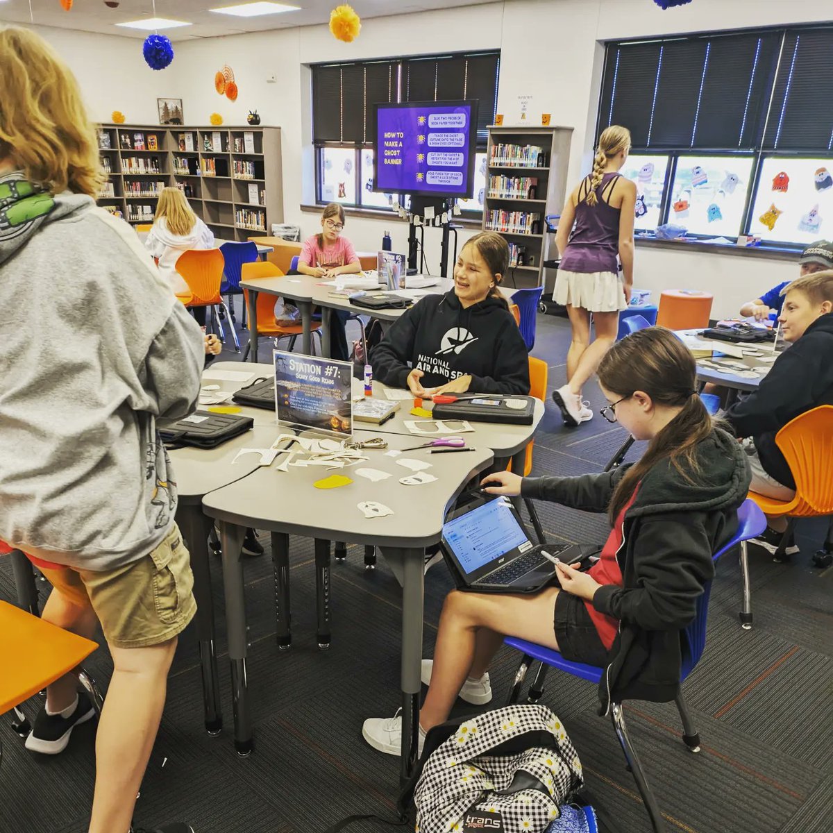 LibraryNpms's tweet image. I love our Library Den Time group! We made book paper ghost banners this week, and the results were spooktacular! 👻📚📖 #npmsgrizzlies #grizzliesread #wsdlibraries