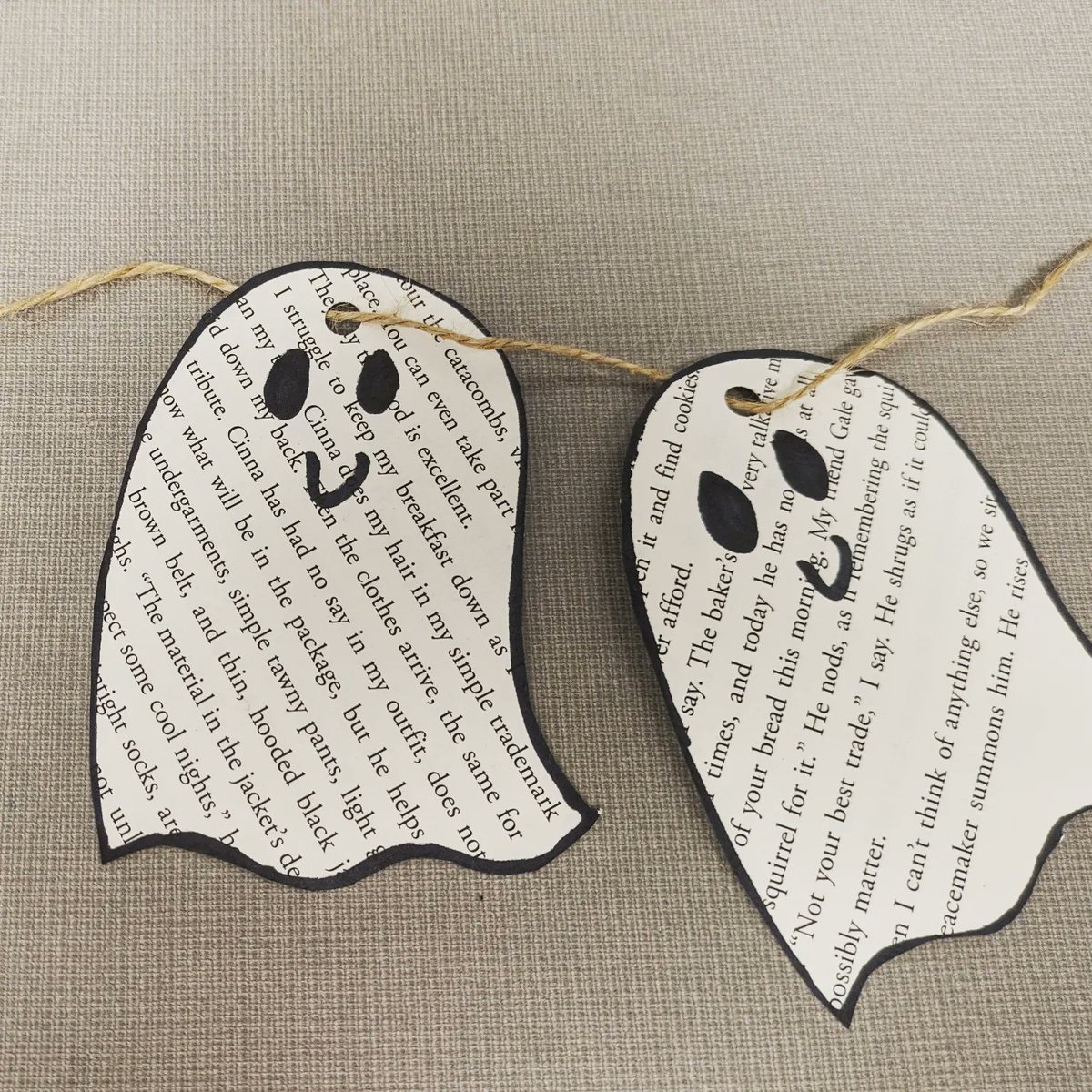 LibraryNpms's tweet image. I love our Library Den Time group! We made book paper ghost banners this week, and the results were spooktacular! 👻📚📖 #npmsgrizzlies #grizzliesread #wsdlibraries