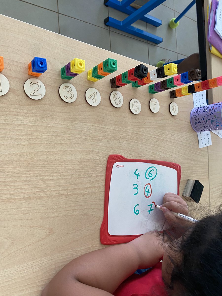 Différenciation en mathématiques pour des enfants qui ne visualisent pas la cardinalité dans le nombre ordinal! Conséquence… ne peut pas déterminer le plus grand nombre! #CP à #FaraheiNui visualiser les quantités pour comparer.