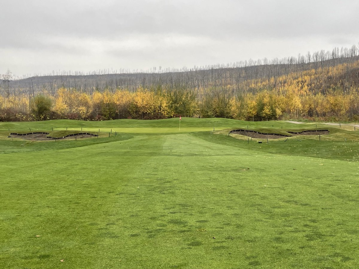 bohnysty's tweet image. Renovated bunkers @FortMcMurrayGC look great.  Excellent job by @JeffHacior and his crew.  @OCGolfDesign