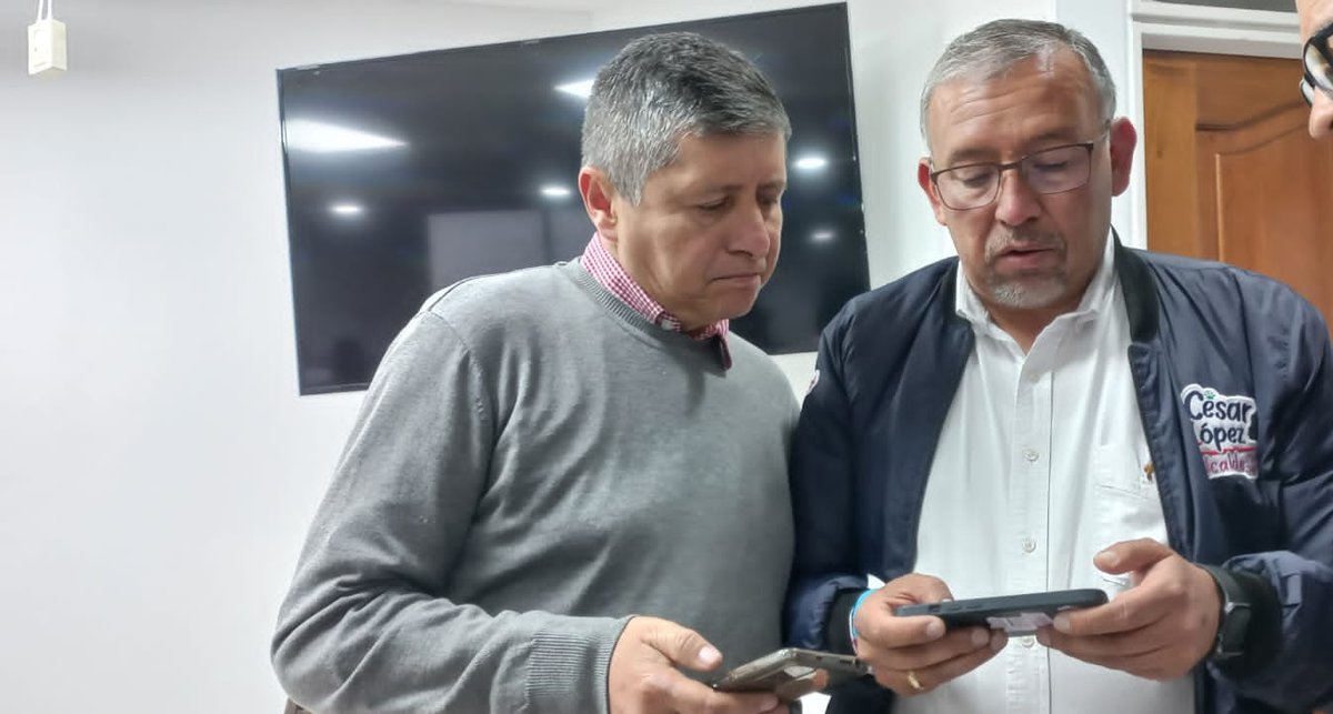 #AjíPolítico Hoy se hace una nueva adhesión. En esta ocasión el señor Apuleyo Sanabria quien aspiraba a la alcaldía de Tunja desiste de su decisión y se une al proyecto de César López por el camino a la Administración de la Capital Boyacense.