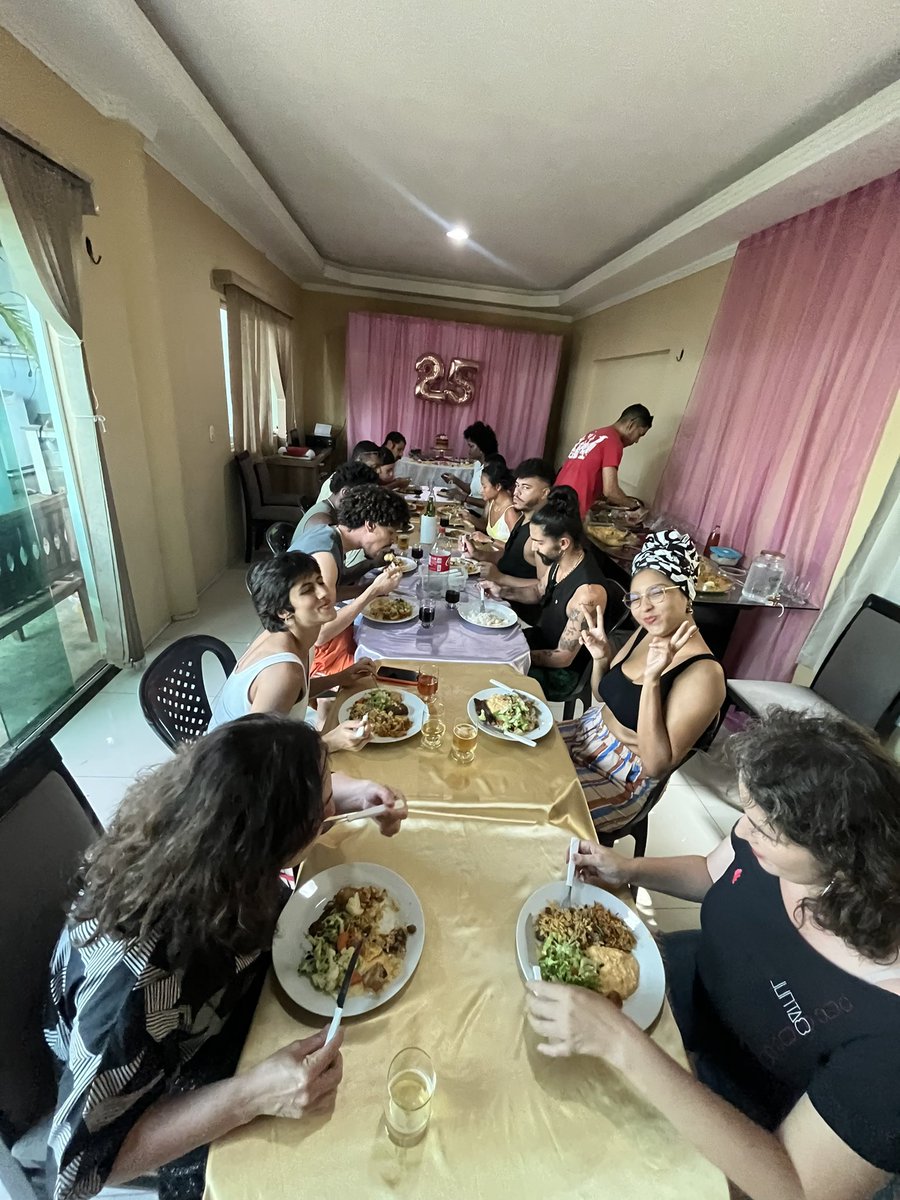 cururudorio's tweet photo. então gente levei 10 cariocas para comerem arrumadinho na casa da minha mãe #exxquece https://t.co/OWhIKer9MG
