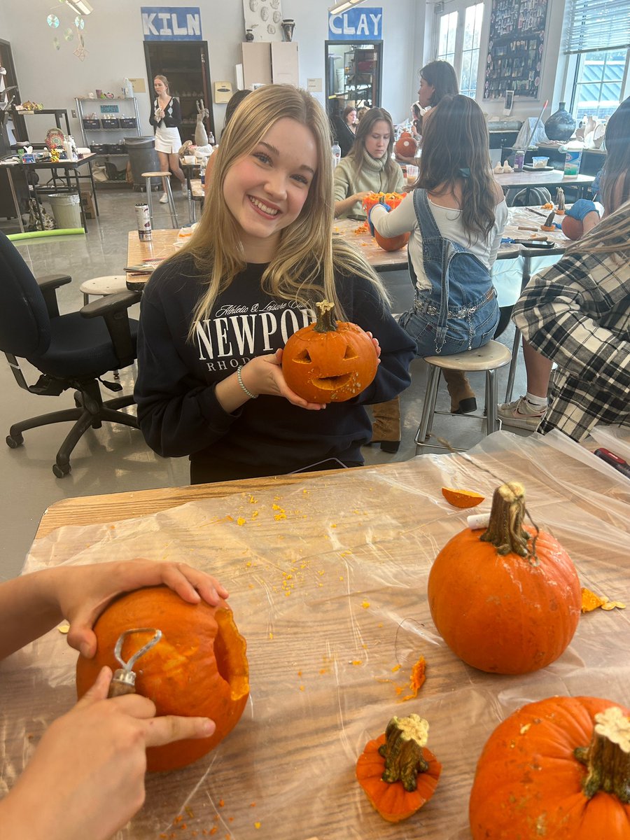 3d_mhs's tweet photo. Ap 3D and Ceramics 3 carved pumpkins 🎃 today. What a fun way to kick off Spirit Week. @JonesBC_MHS @ArtsFCS #ap3d #pumpkincarving https://t.co/YlZxoIOe3D