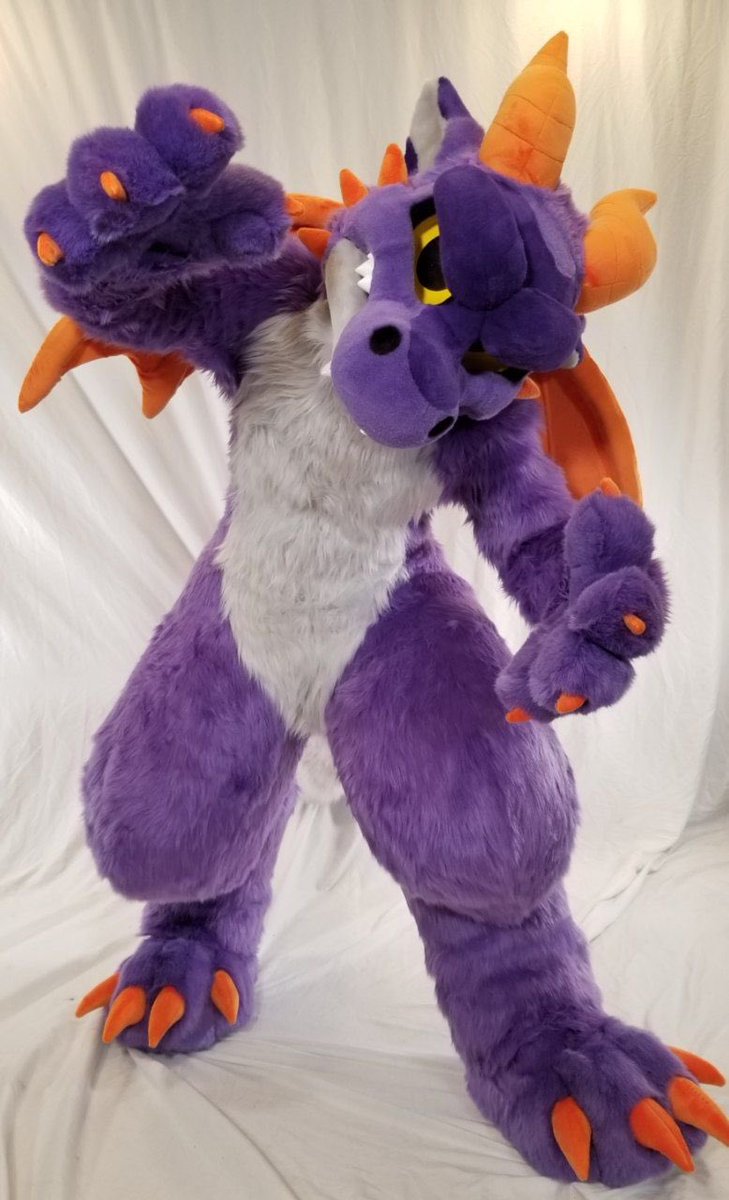 IjiDrach's tweet image. It’s been a big personal journey to get here…but it’s finally happening!

Absolutely speechless with how he turned out, and can’t wait for all the adventures I’ll be having with him!

✂️: @MoreFurLess
#morefurlessmonday #furry #fursuit