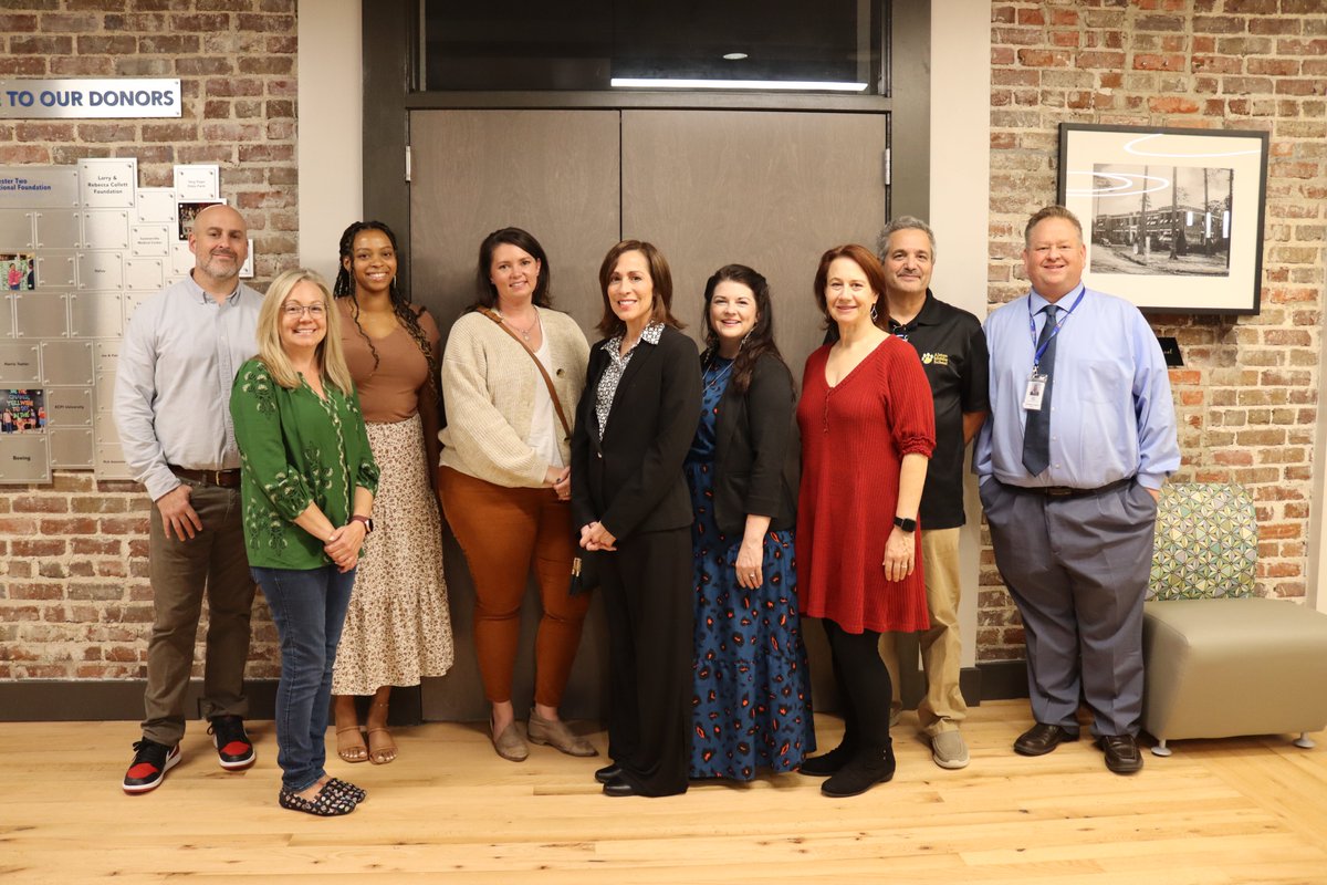 TeamDDTwo's tweet photo. Our Board recognized recipients of arts grants from
@educationsc! #TeamDorchester 

The award-winning @DD2Finearts is a state leader because of tireless arts educators like these individuals across DD2.  

⭐Alston @ARHSswampfox @FDpatriots @JosephRPyeElem @KnightsvilleES Spann https://t.co/ett7GWNJUC