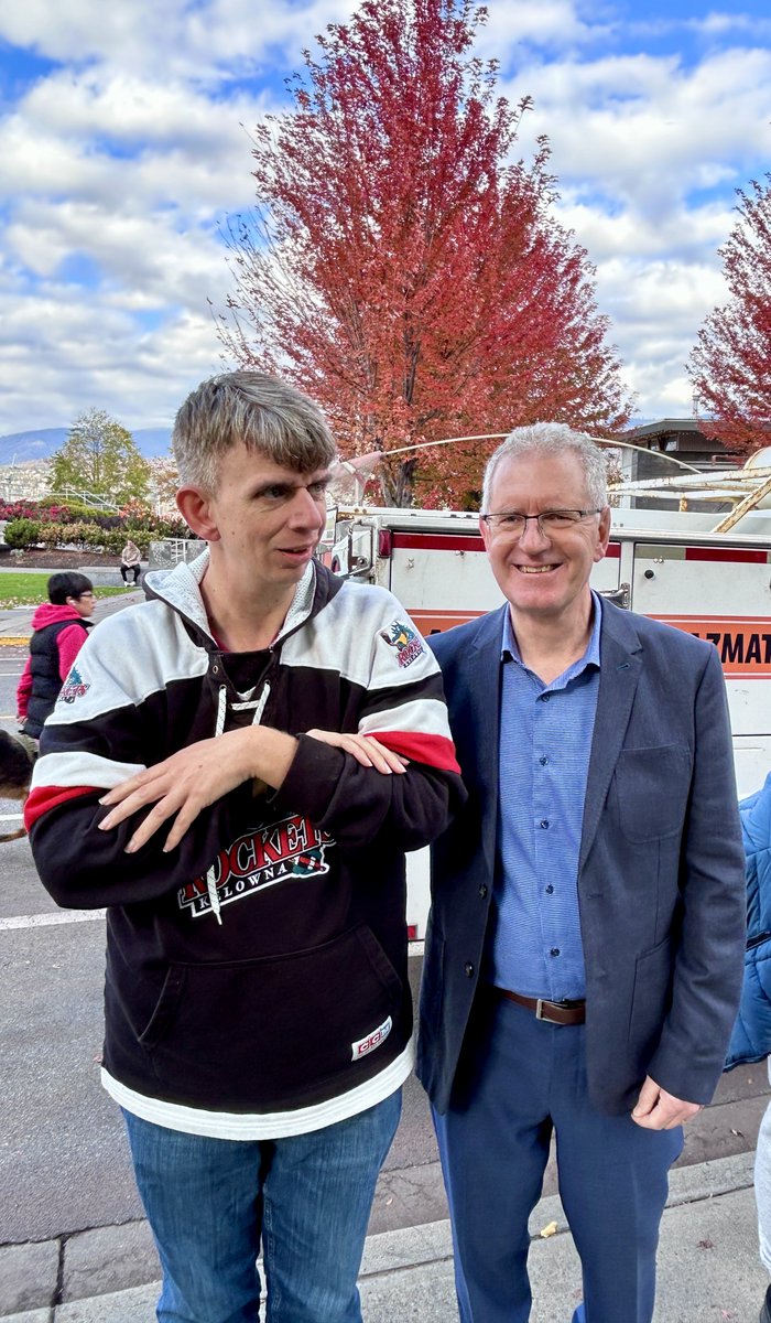 clbc_connect's tweet image. Earlier this month, Pathways Abilities Society joined @cityofkelowna to mark #CommunityInclusionMonth 2023 by forming a human inclusion chain to show support for people of all backgrounds. CLBC staff, including CEO Ross Chilton, were excited to take part in the annual celebration