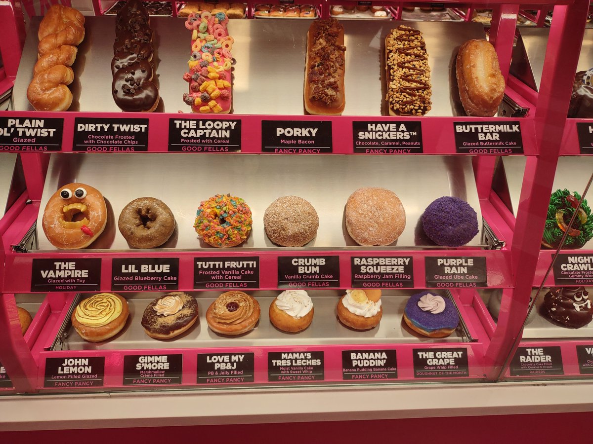 I've never been to Pinkbox before. They have a very interesting selection.kf donuts. 😂🍩