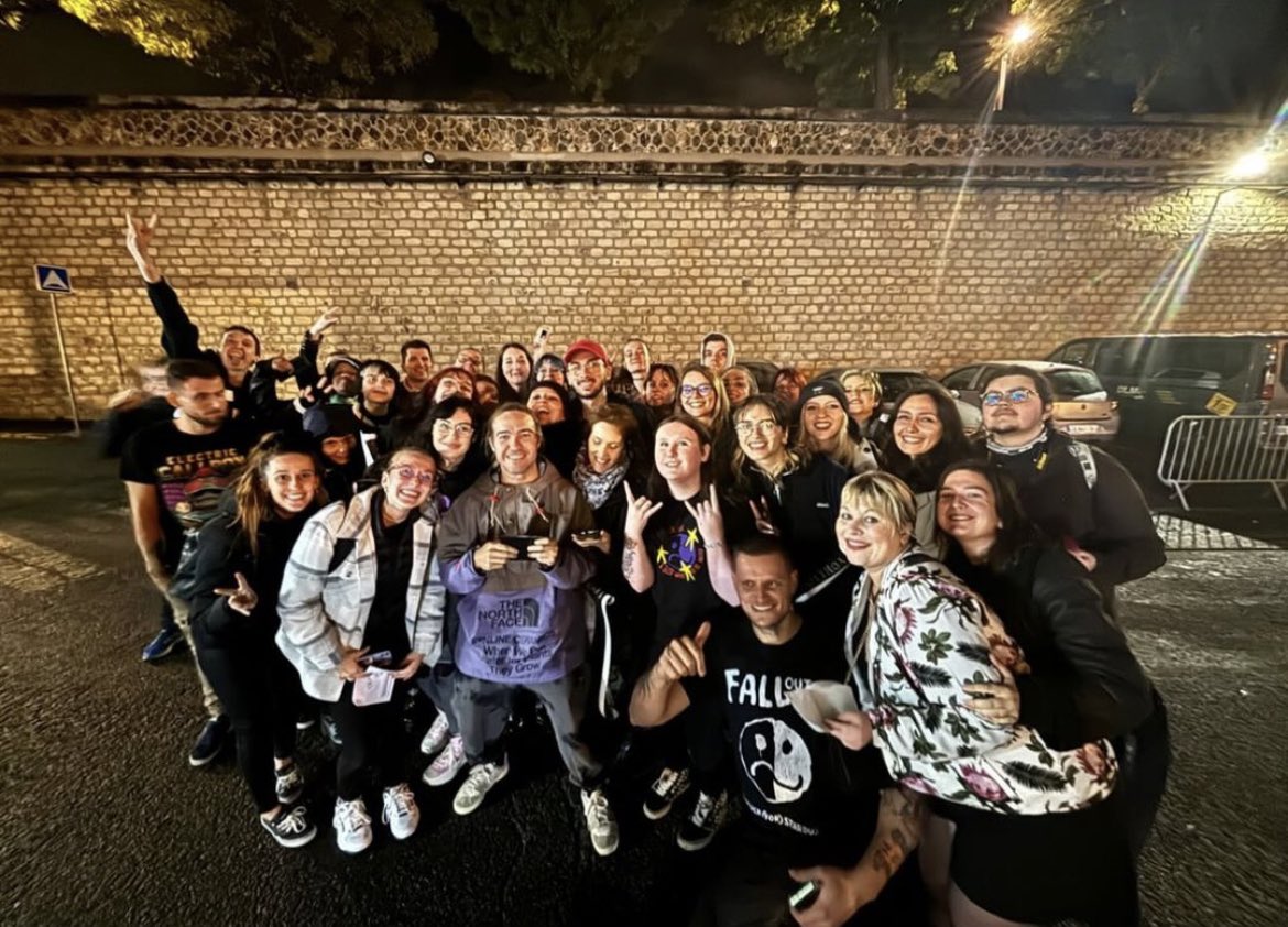 from under the courtney ✩ tweet media