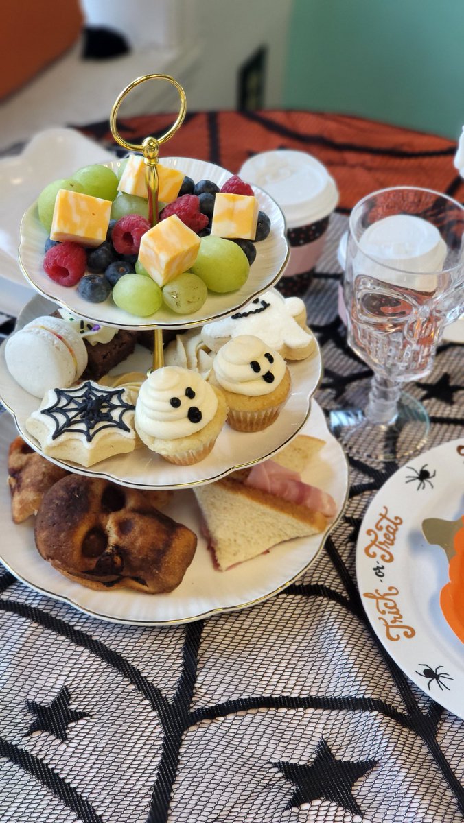 kourtneyskakes's tweet photo. Come to our Mummy &amp; Me Hallo-Tea this Sunday! 
Tickets at https://t.co/7Ypn9qgNi3 https://t.co/mFpbZE5USc