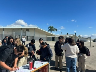 EOGreenHornets's tweet photo. Kicked off Red Ribbon Week today by pledging to stay drug free #greenjhs #hesdpride @EOGreenHornets @HuenemeElemSD https://t.co/AknXFUd51s
