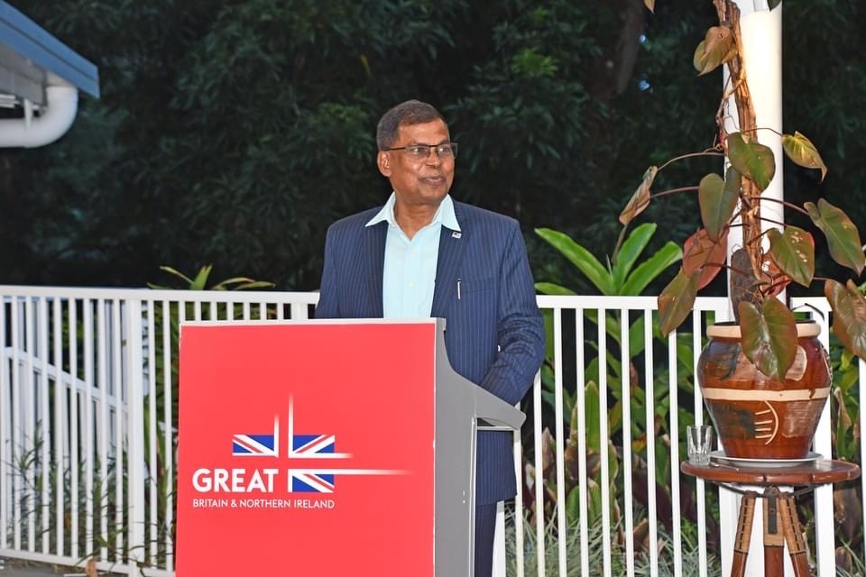 ukinfiji's tweet photo. Dr @BrianJJonesUK hosted Deputy PM @Bimanprasad, Prof. Paresh Narayan @APAEAofficial and Fiji &amp; the Pacific’s top economic thinkers to promote the value of economic research &amp; evidence to policy-makers for a prosperous and sustainable #Fiji and #AquaticEmpire of the Blue Pacific. https://t.co/OrQiqH5JYm