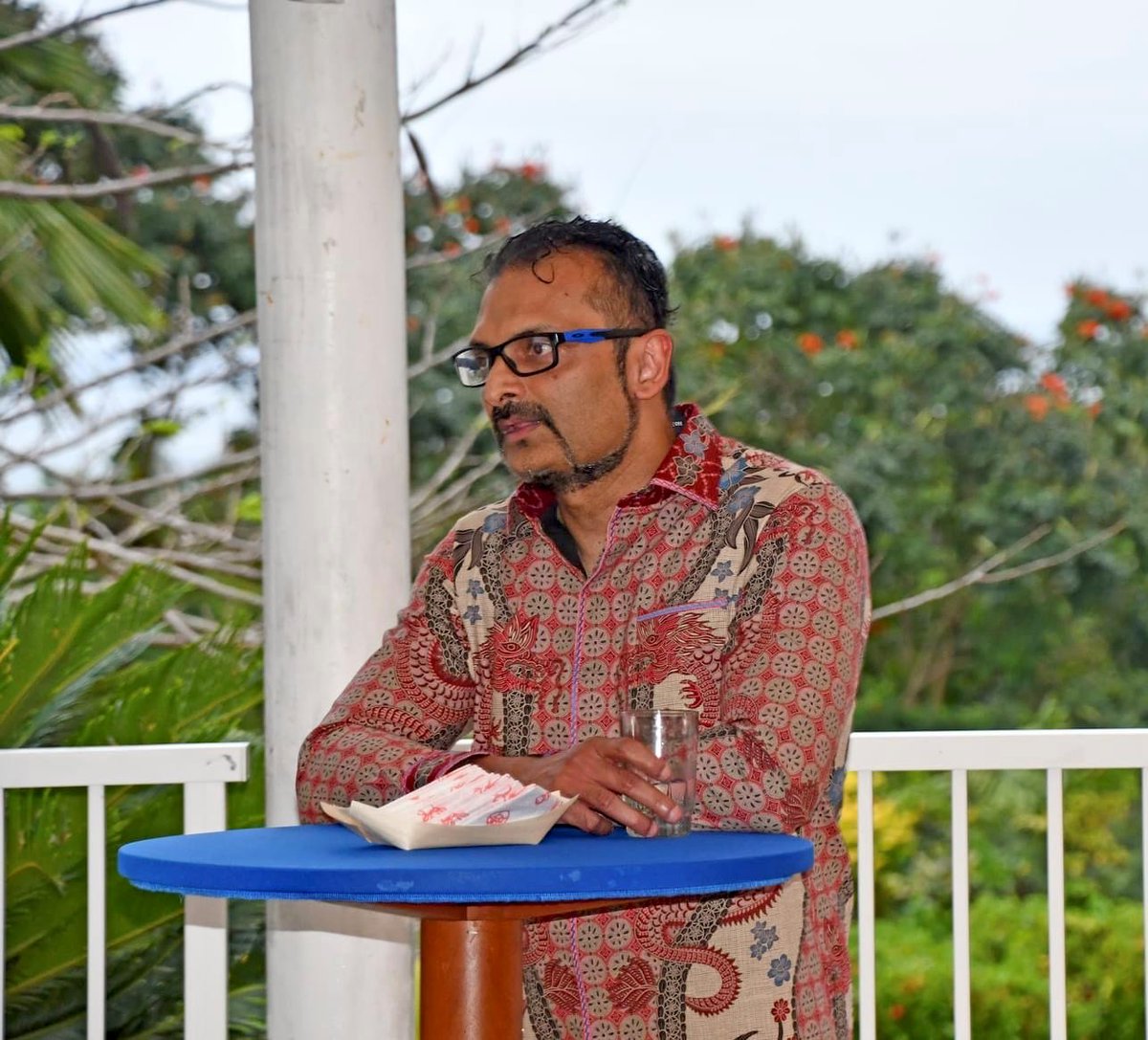 ukinfiji's tweet photo. Dr @BrianJJonesUK hosted Deputy PM @Bimanprasad, Prof. Paresh Narayan @APAEAofficial and Fiji &amp; the Pacific’s top economic thinkers to promote the value of economic research &amp; evidence to policy-makers for a prosperous and sustainable #Fiji and #AquaticEmpire of the Blue Pacific. https://t.co/OrQiqH5JYm