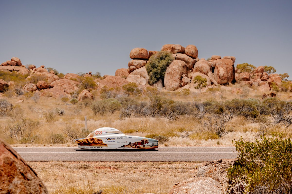 The @WorldSolarChlg takes the @brunelsolarteam through the stunning landscapes of the Australian outback. The region's most famous landmark? Devils Marbles.
#BWSC23 #NUNA12 #BrunelSolarTeam

 📸: @Lightatwork