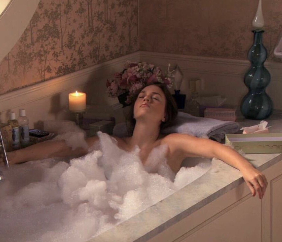 Nadie:

Yo en mi habitación disfrutando de mi propia compañía: