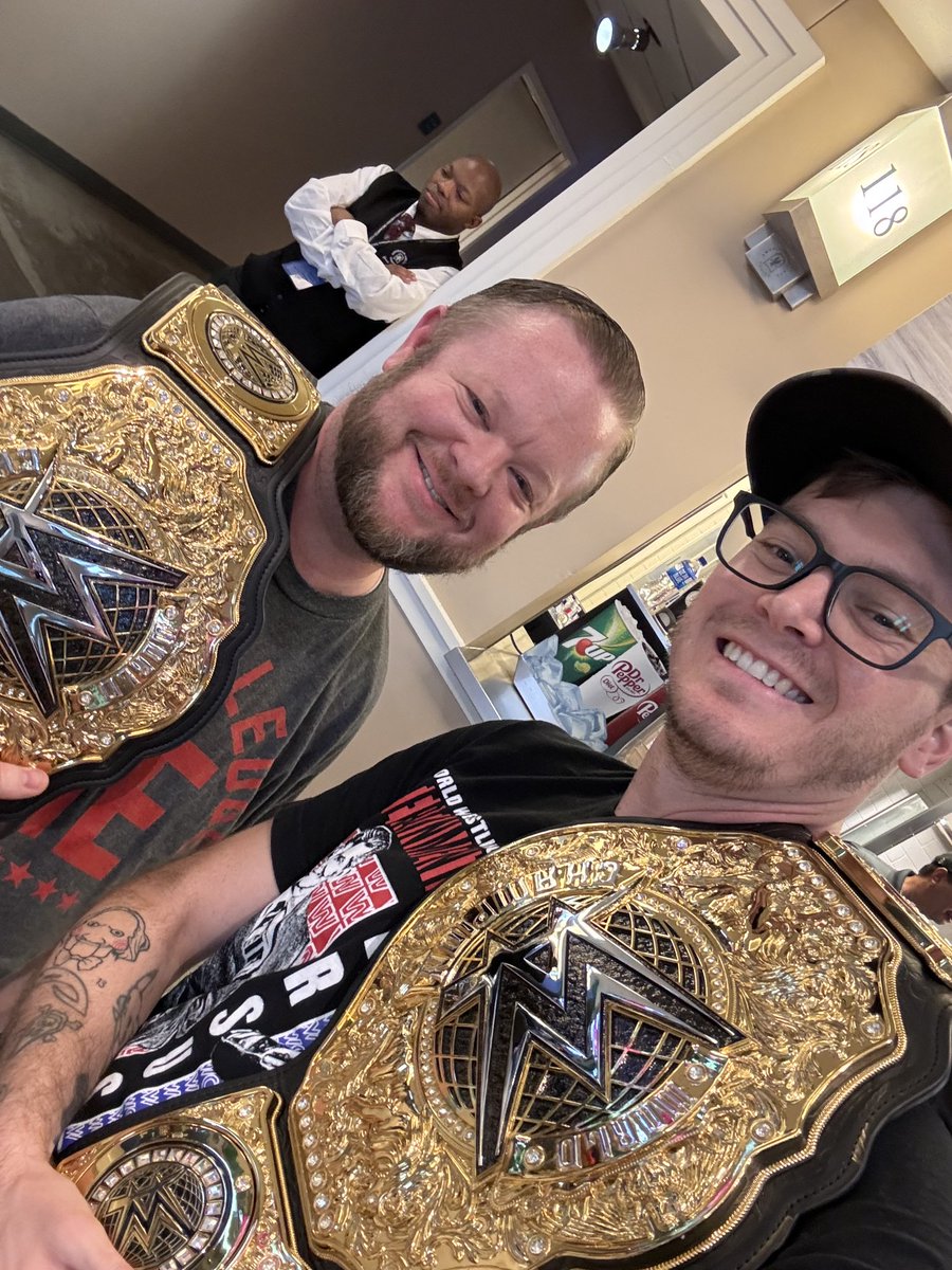 chris42183's tweet photo. At Monday Night RAW with @bwkid and we got the last 2 World Heavyweight Championship belts they had!
#WWERaw
#RAWDallas
#WorldHeavyweightChampionship
#WWE https://t.co/GB0b1D8RAu